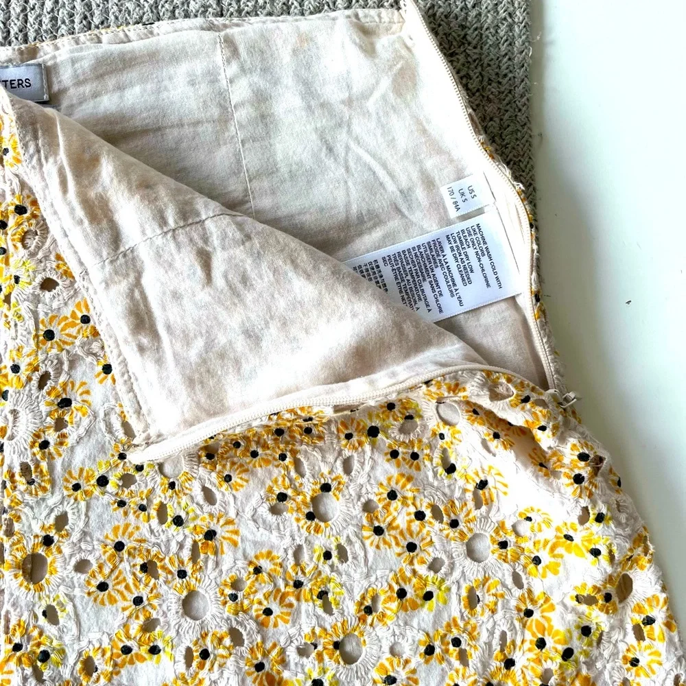 Urban Outfitters Balboa High Rise Yellow White Daisy Eyelet Shorts Size Small